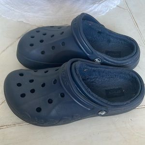 Crocs navy fleece lined clogs women’s size 9